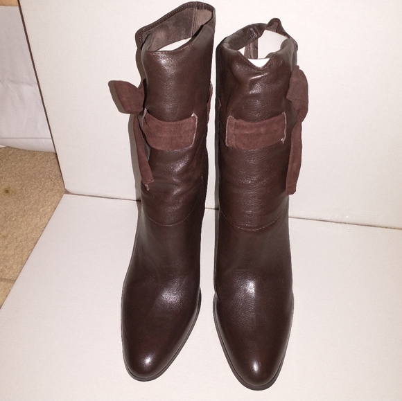 Charles by Charles David Booties Brown sz 10 NIB - Picture 1 of 9